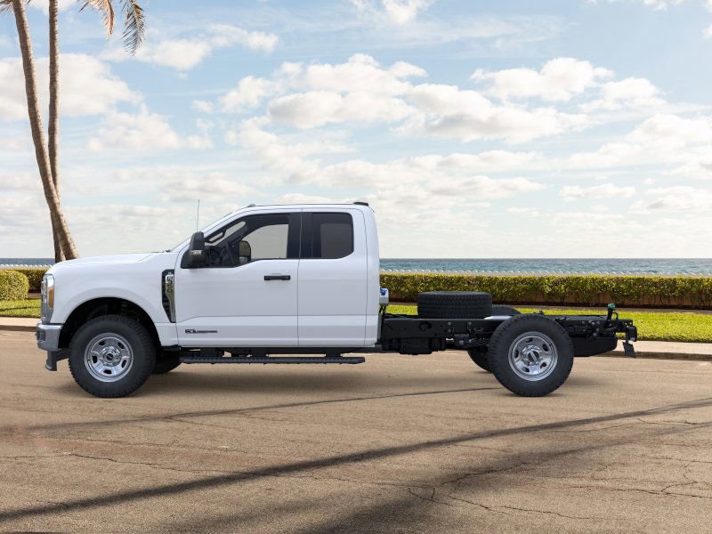 2025 Ford F-350 XL photo 3