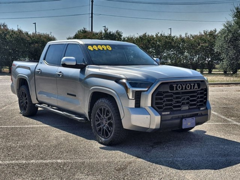 2022 Toyota Tundra 4WD SR5