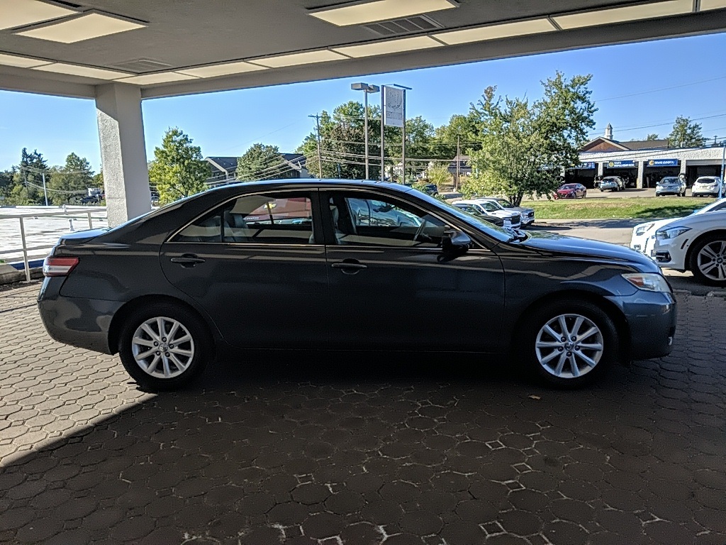 2010 Toyota Camry XLE photo 4