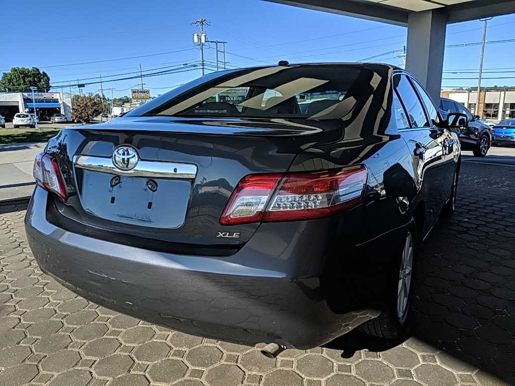 2010 Toyota Camry XLE photo 5