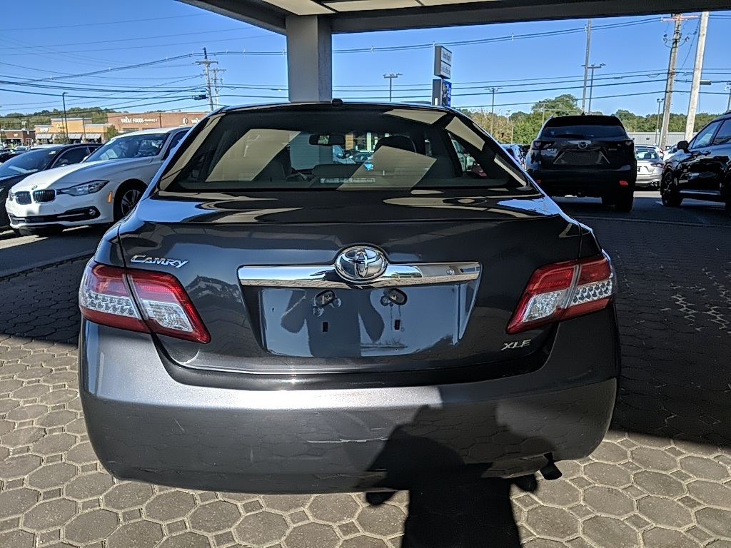 2010 Toyota Camry XLE photo 6