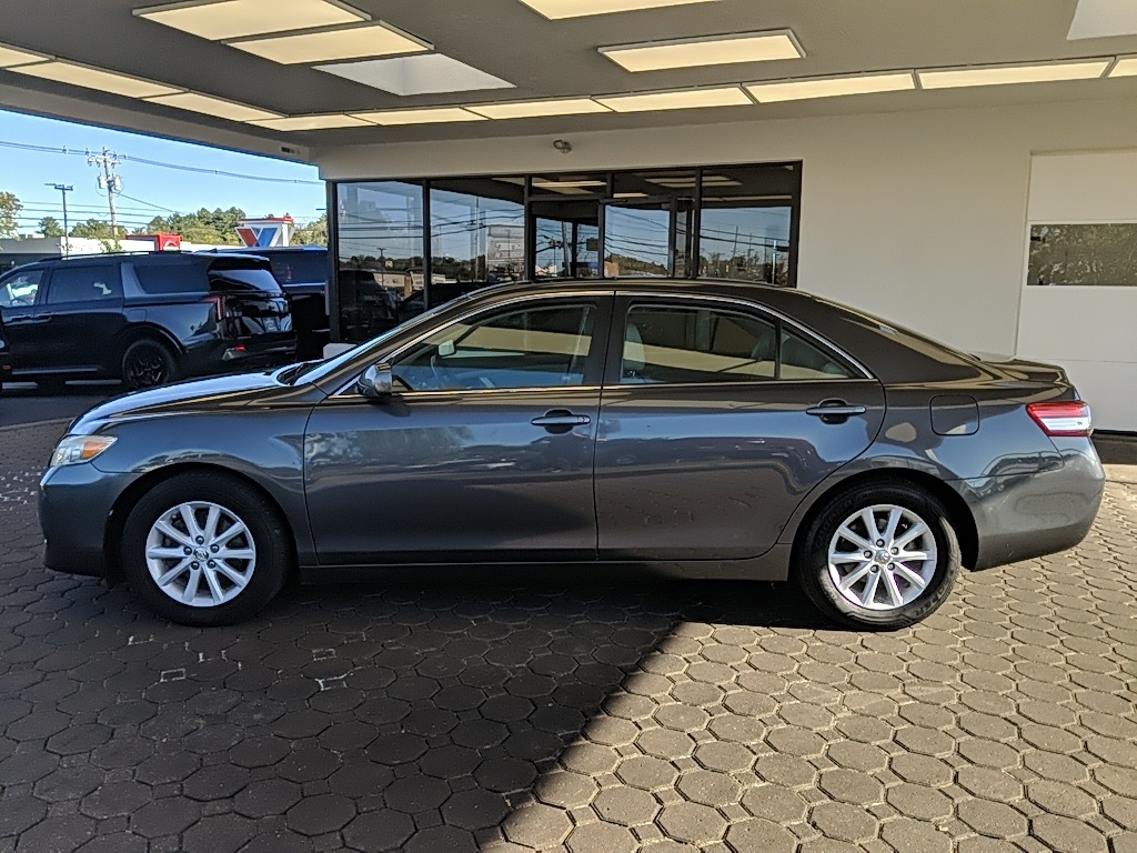 2010 Toyota Camry XLE photo 8