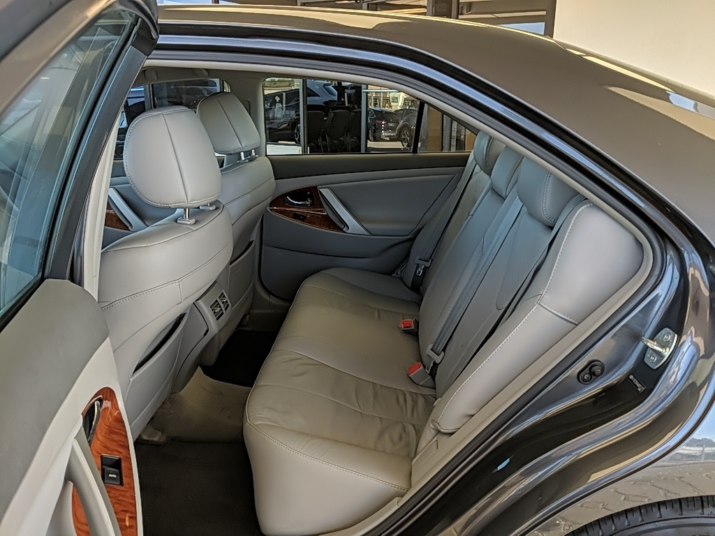 2010 Toyota Camry XLE photo 12