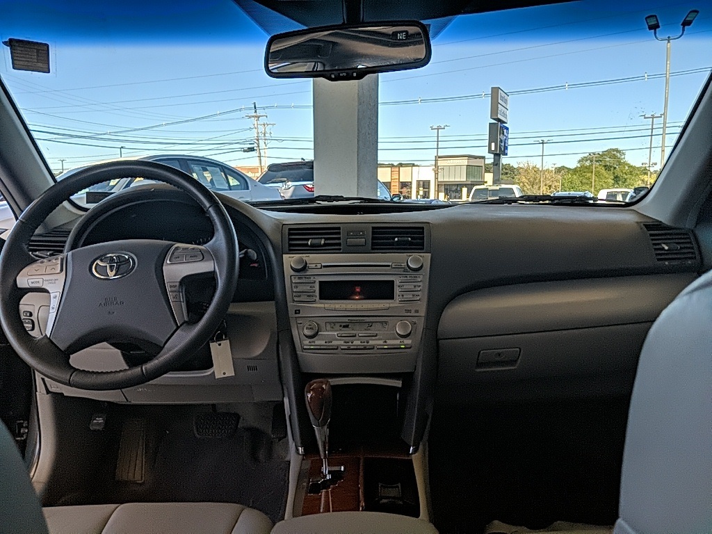 2010 Toyota Camry XLE photo 13