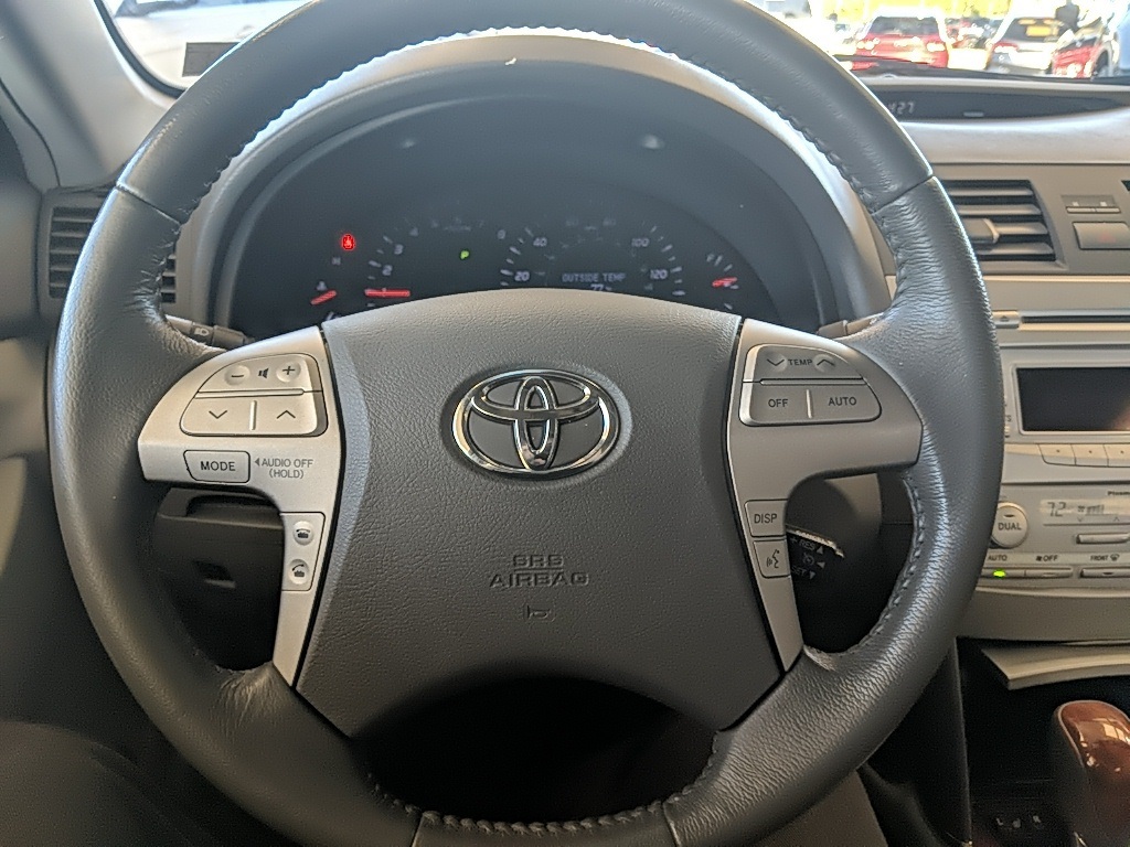 2010 Toyota Camry XLE photo 14