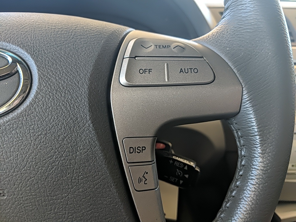 2010 Toyota Camry XLE photo 16