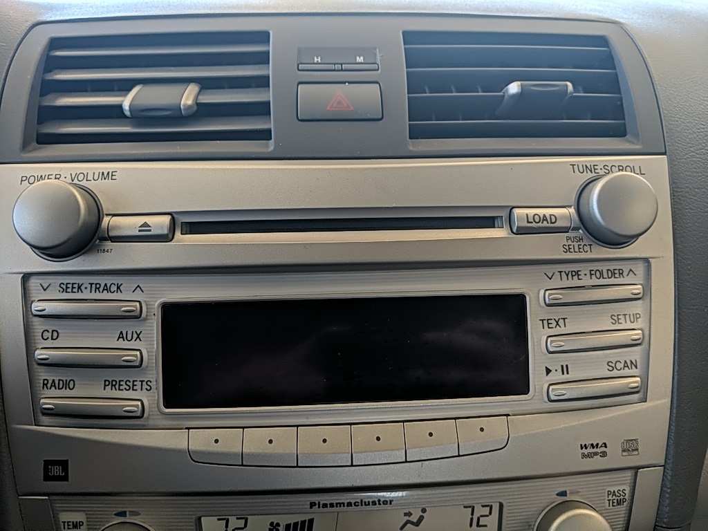 2010 Toyota Camry XLE photo 17