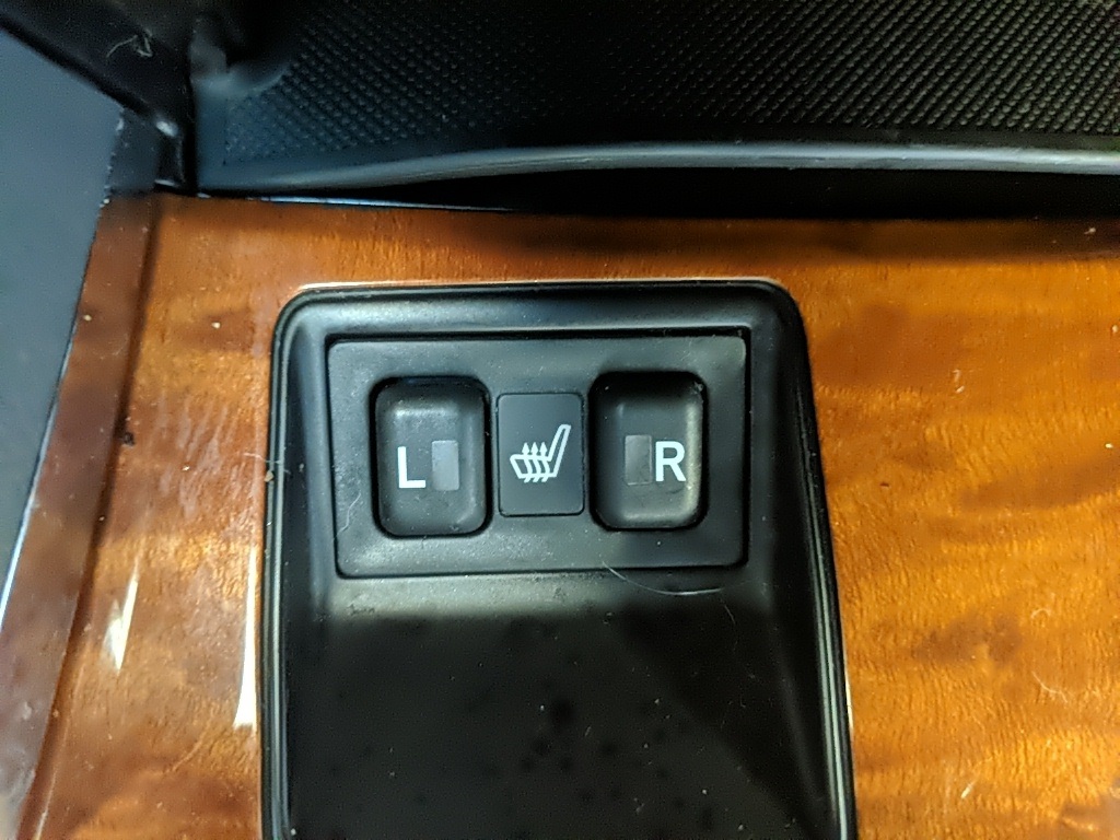 2010 Toyota Camry XLE photo 19