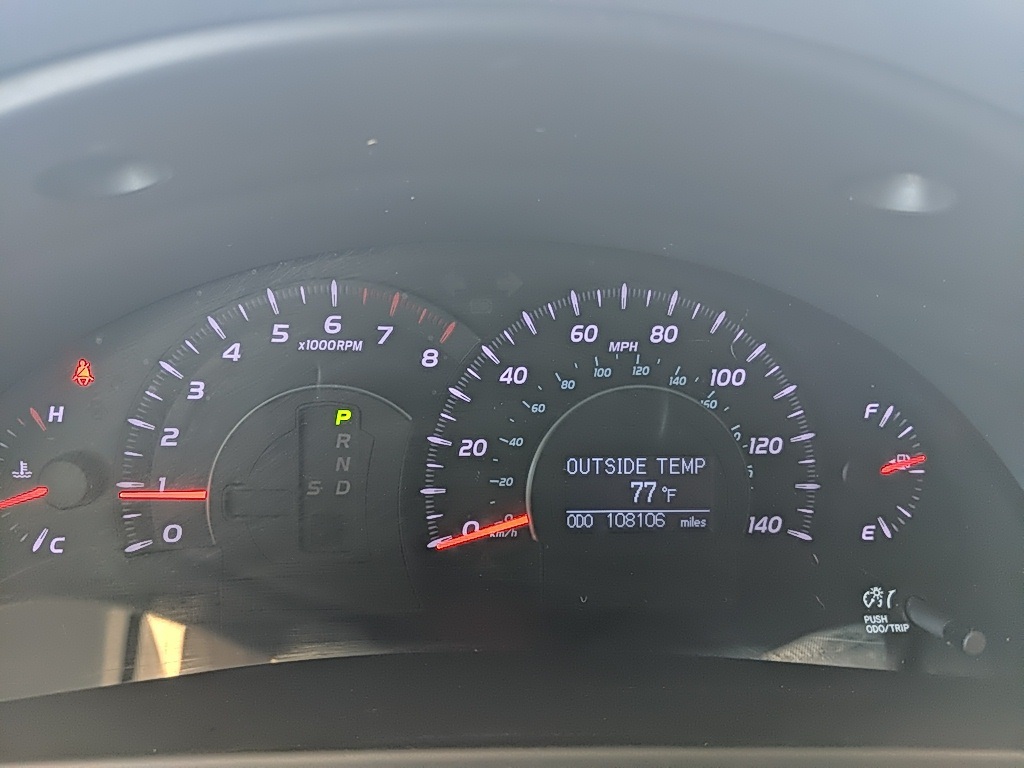 2010 Toyota Camry XLE photo 22