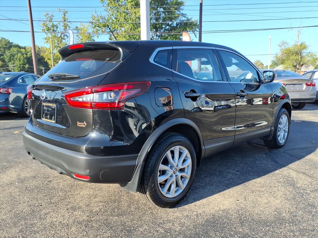 2021 Nissan Rogue Sport S photo 2