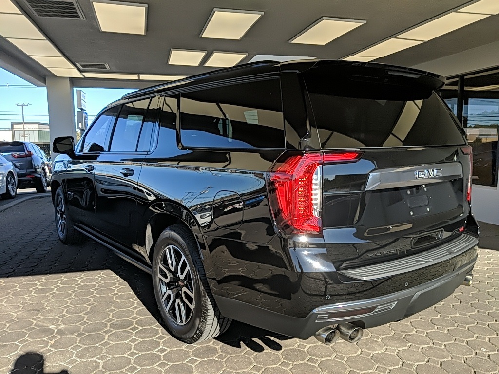 2023 Gmc Yukon XL AT4 photo 4