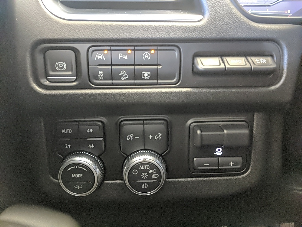 2023 Gmc Yukon XL AT4 photo 18