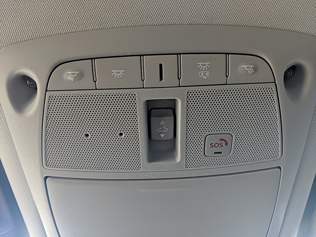 2020 Nissan Armada SL photo 28