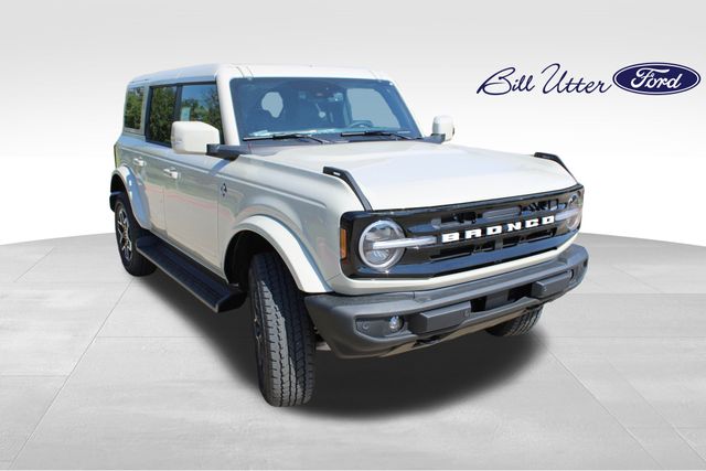2025 Ford Bronco Outer Banks photo 2