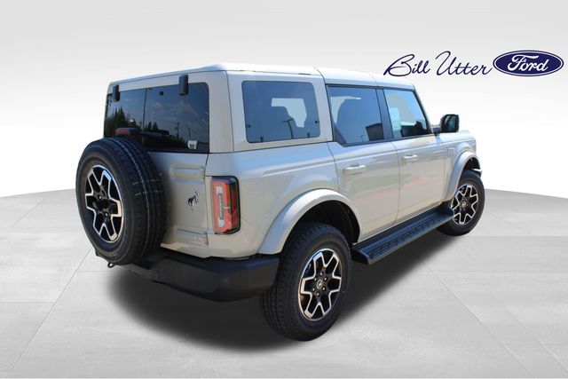 2025 Ford Bronco Outer Banks photo 3