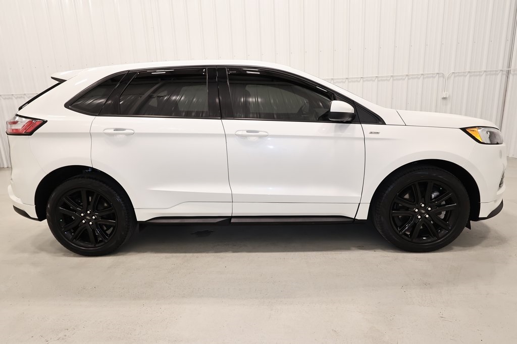 2022 Ford Edge ST photo 2