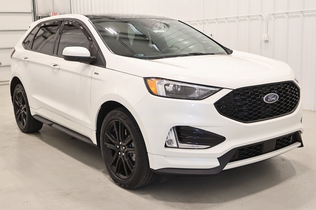 2022 Ford Edge ST photo 3
