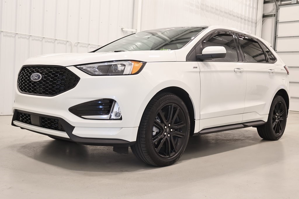 2022 Ford Edge ST photo 4