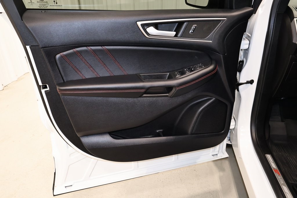 2022 Ford Edge ST photo 9