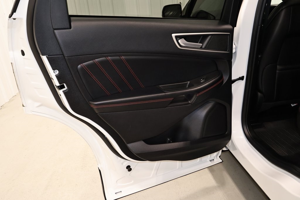 2022 Ford Edge ST photo 12