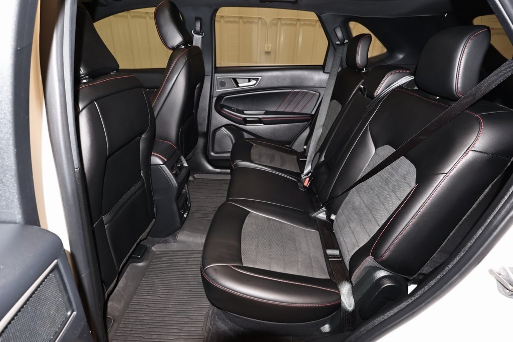 2022 Ford Edge ST photo 13