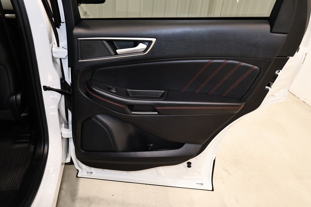 2022 Ford Edge ST photo 14