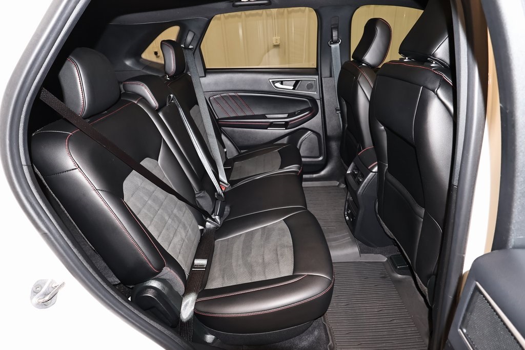 2022 Ford Edge ST photo 15
