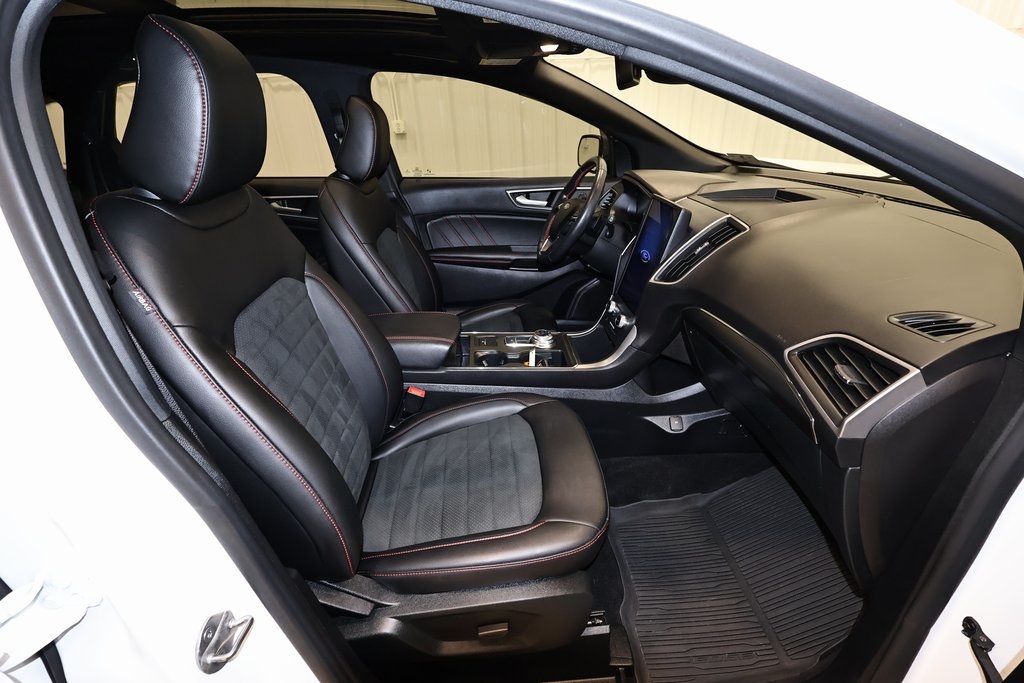 2022 Ford Edge ST photo 17