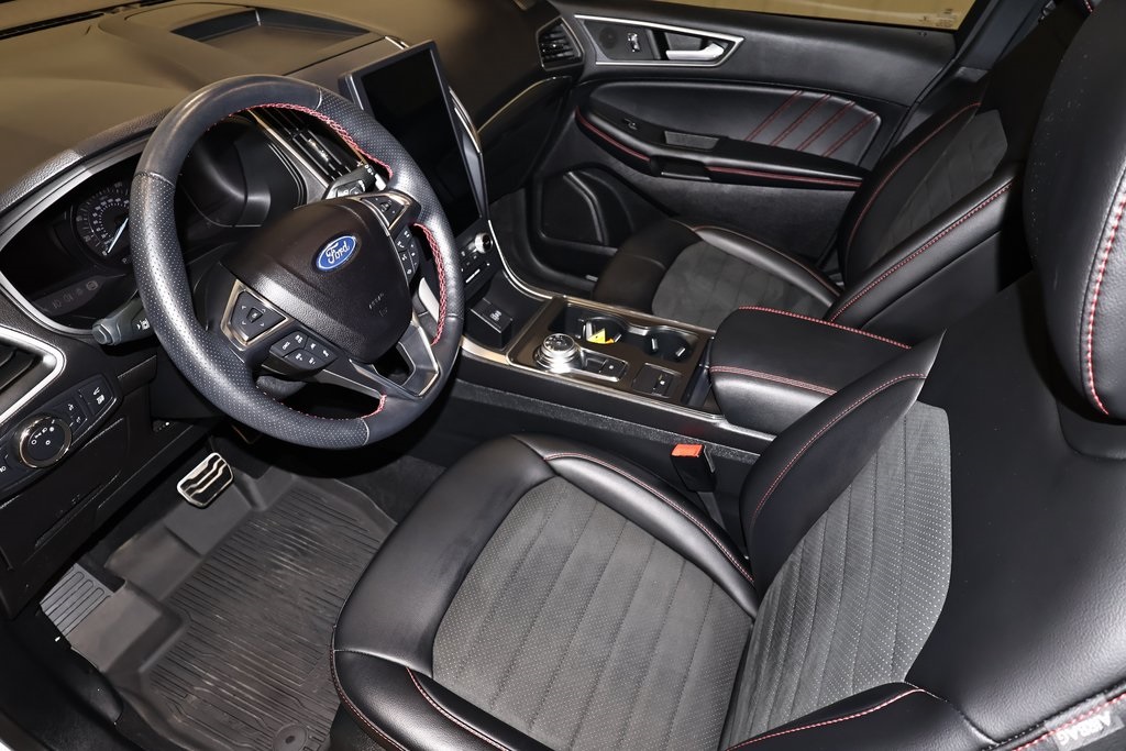 2022 Ford Edge ST photo 28