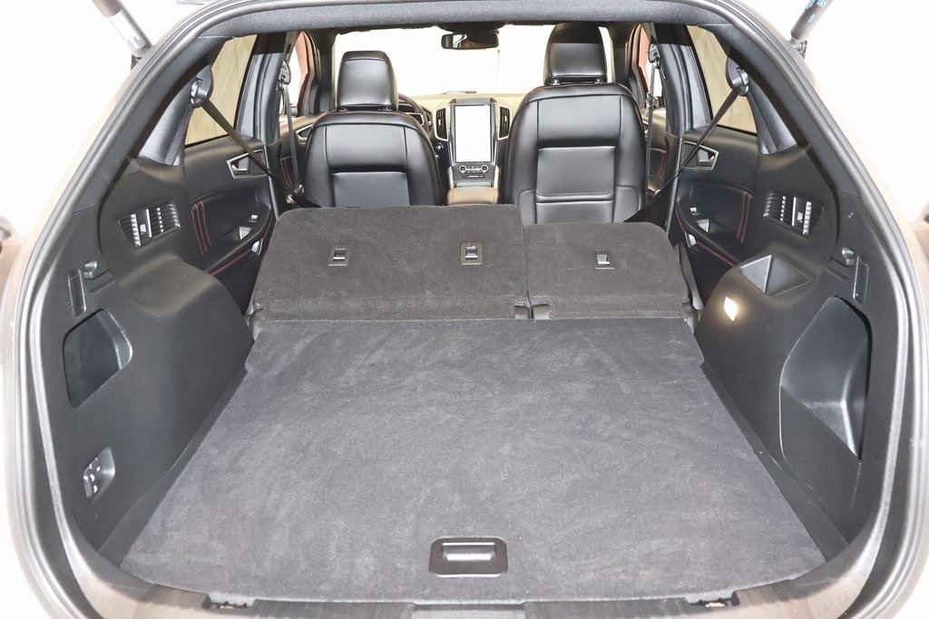 2022 Ford Edge ST photo 32