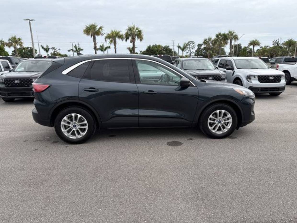 Used 2022 Ford Escape SE with VIN 1FMCU0G69NUA88229 for sale in Englewood, FL