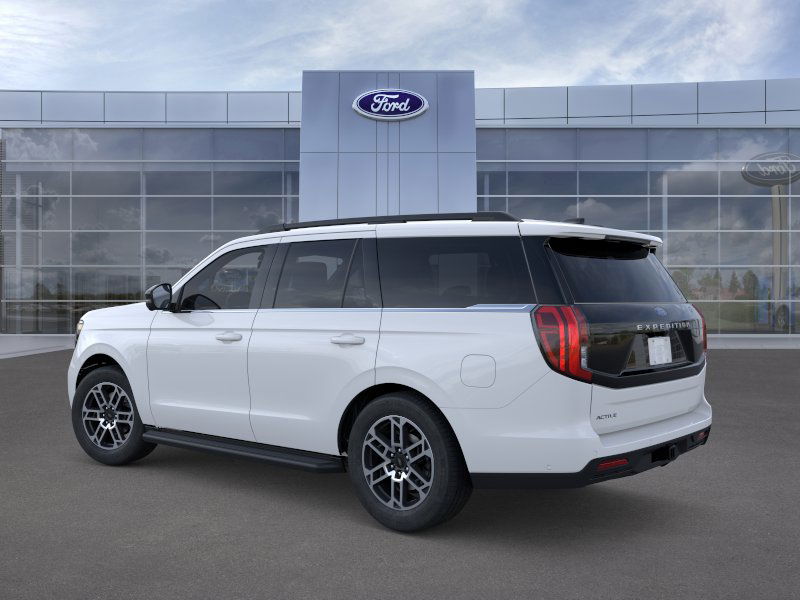 2025 Ford Expedition photo 2