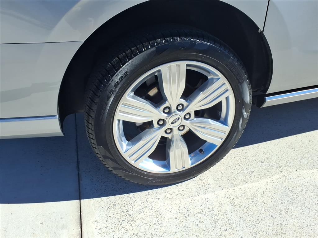 2024 Ford Expedition MAX Platinum photo 3