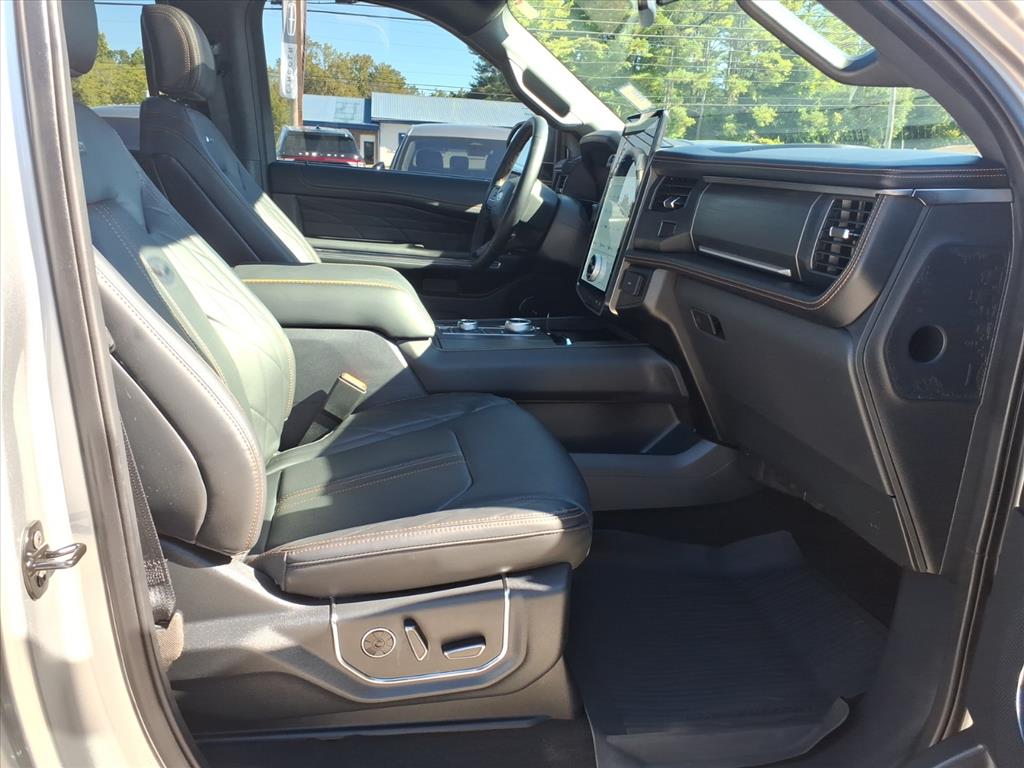 2024 Ford Expedition MAX Platinum photo 4