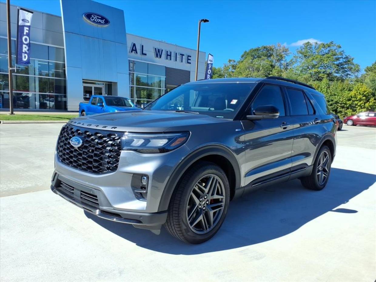 2025 Ford Explorer ST-LINE's photo