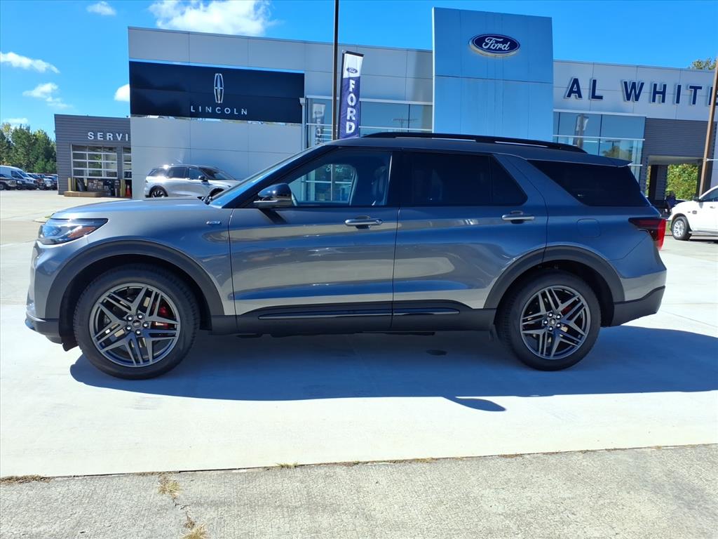 2025 Ford Explorer ST-Line photo 12