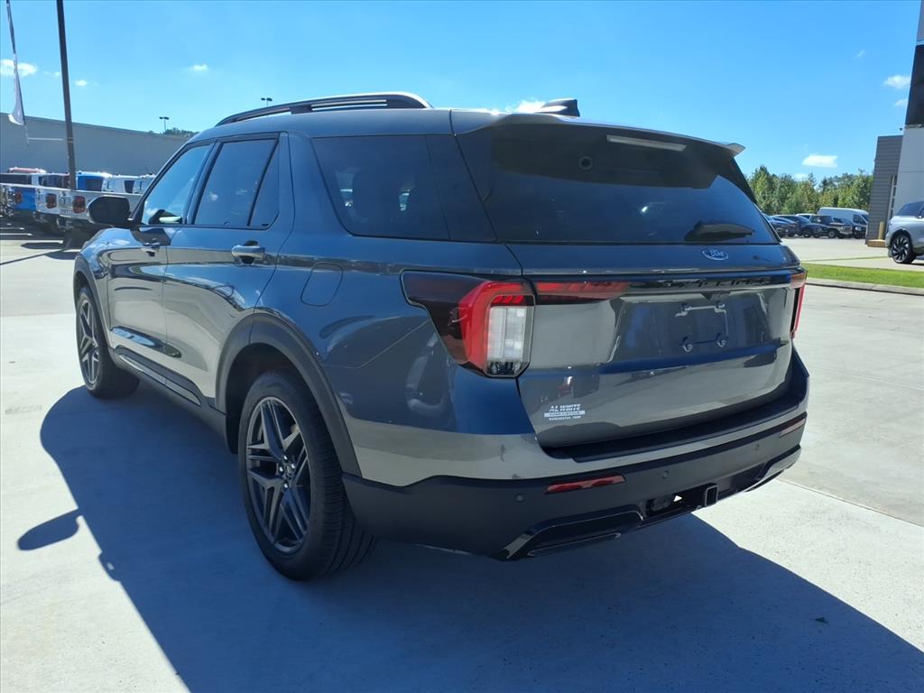 2025 Ford Explorer ST-Line photo 13