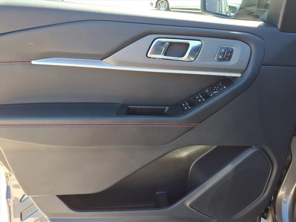 2025 Ford Explorer ST-Line photo 5