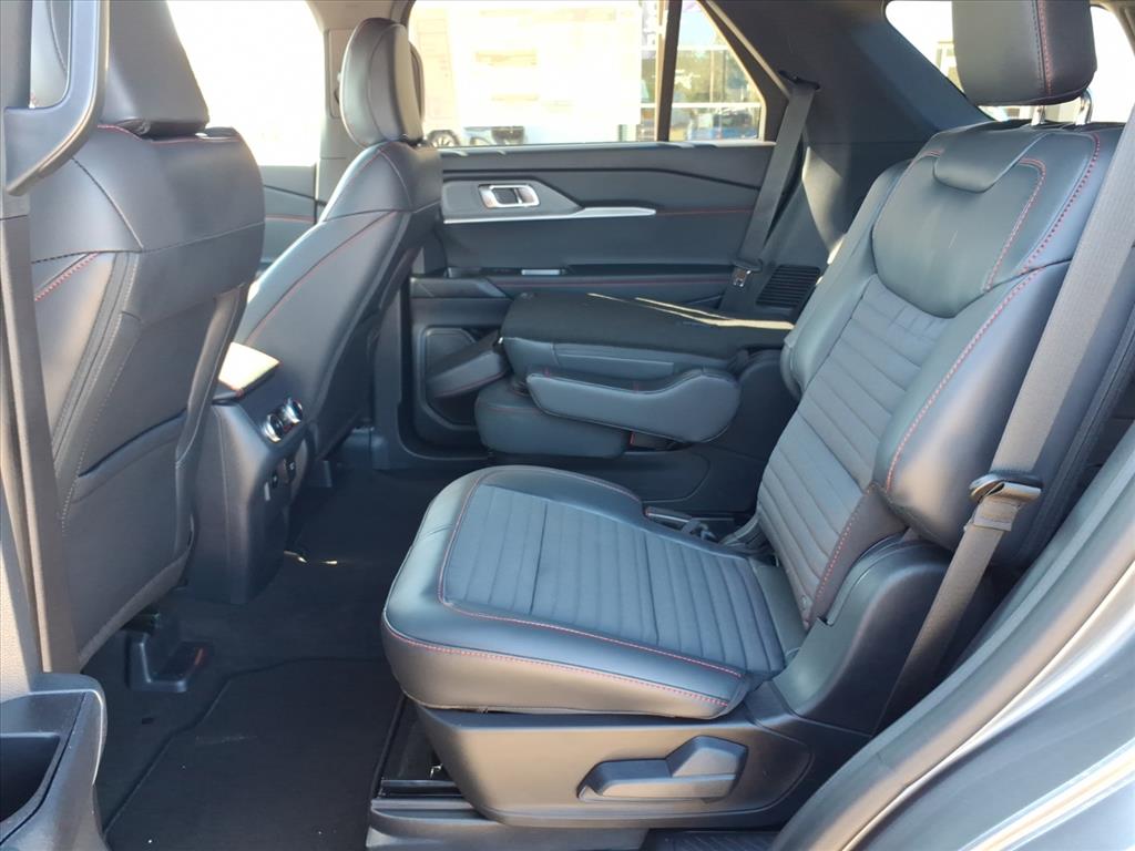 2025 Ford Explorer ST-Line photo 6
