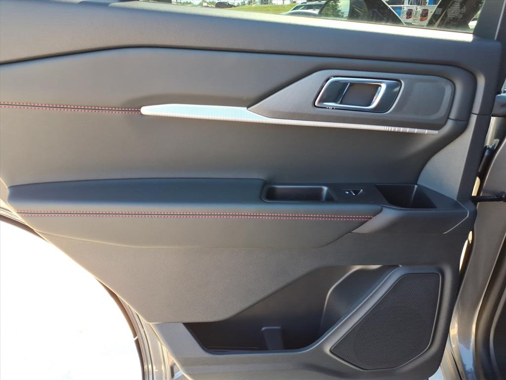 2025 Ford Explorer ST-Line photo 7