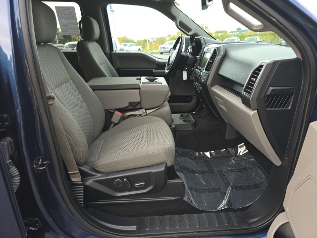 2017 Ford F-150 XLT photo 2