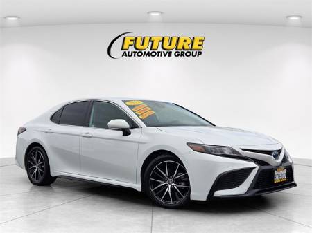 2022 Toyota Camry Hybrid SE