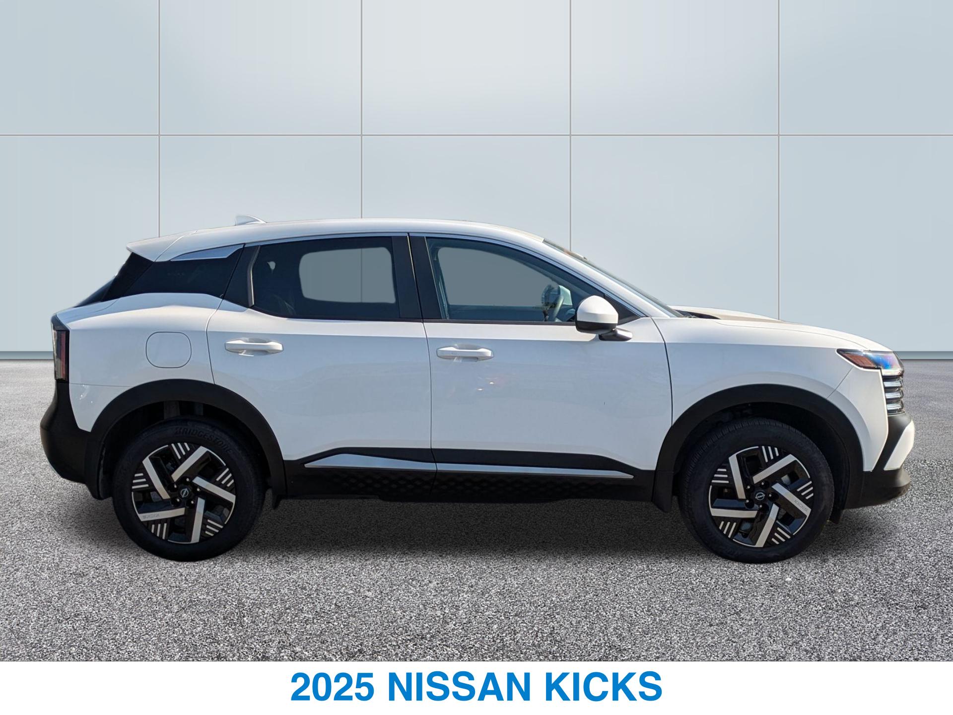 2025 Nissan Kicks SV photo 4