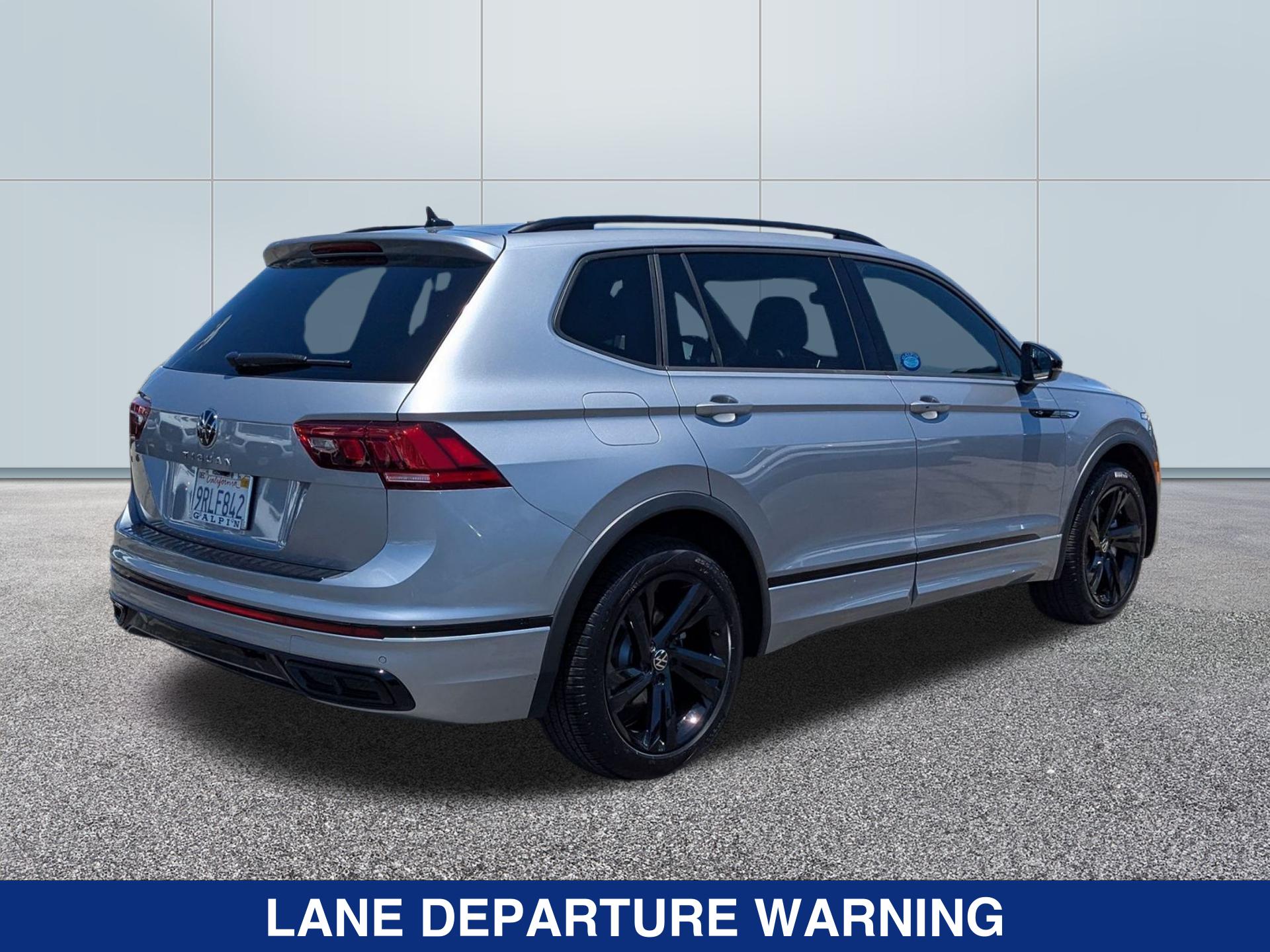 2024 Volkswagen Tiguan SE R-Line Black photo 2