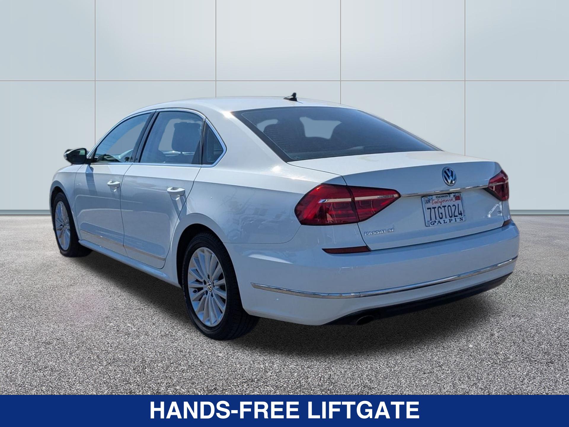2016 Volkswagen Passat SE photo 3