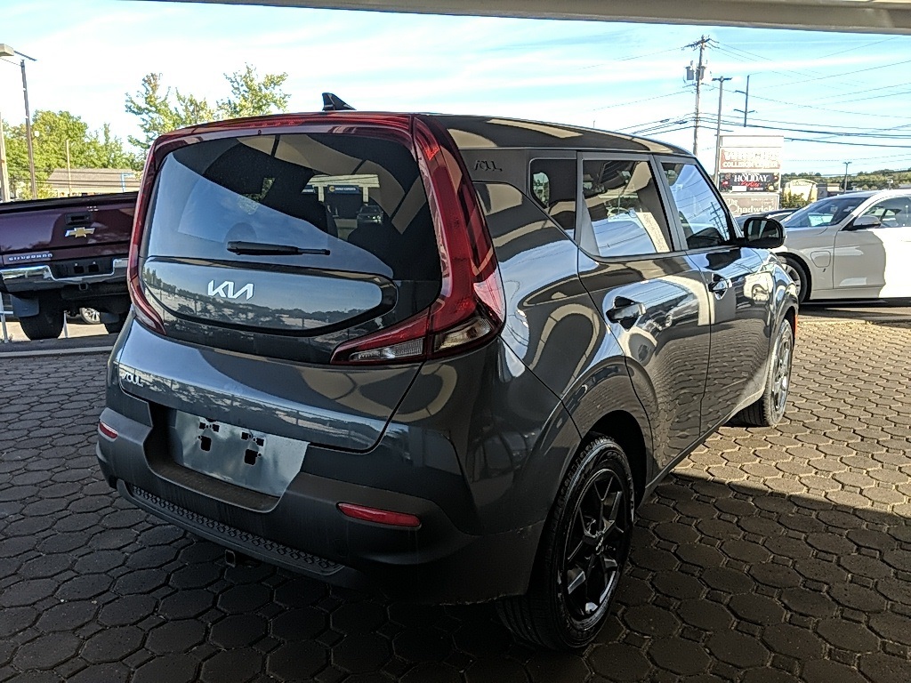2022 Kia Soul S photo 2