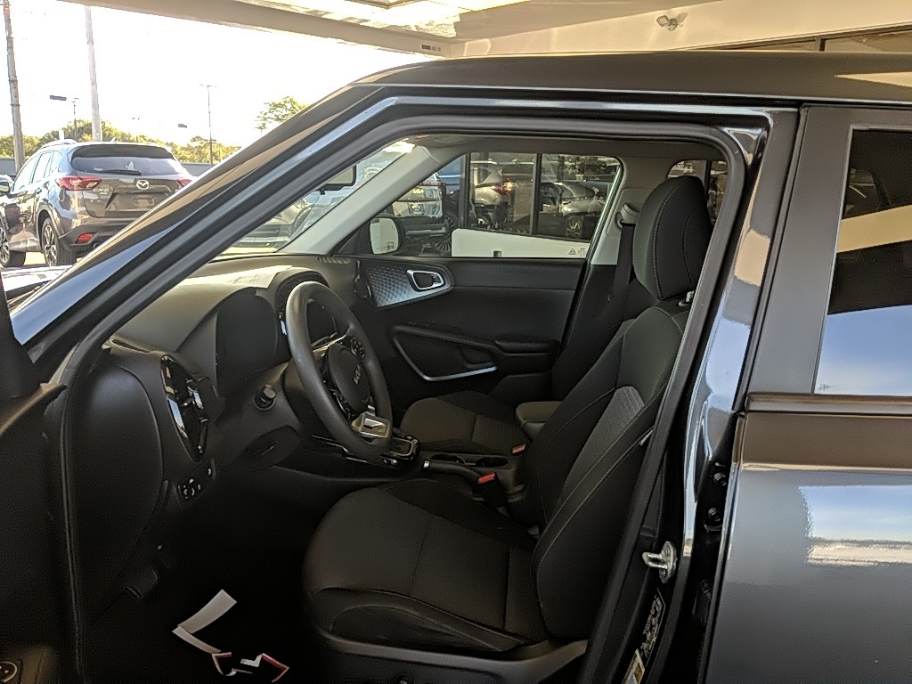 2022 Kia Soul S photo 7