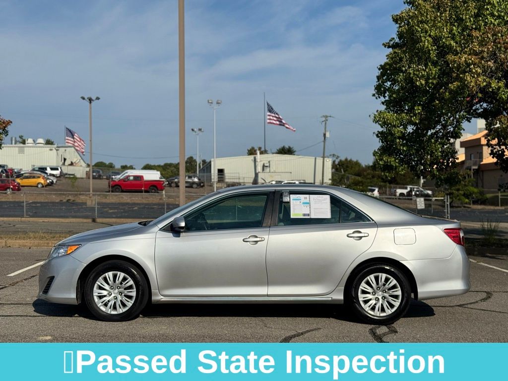2012 Toyota Camry LE photo 2