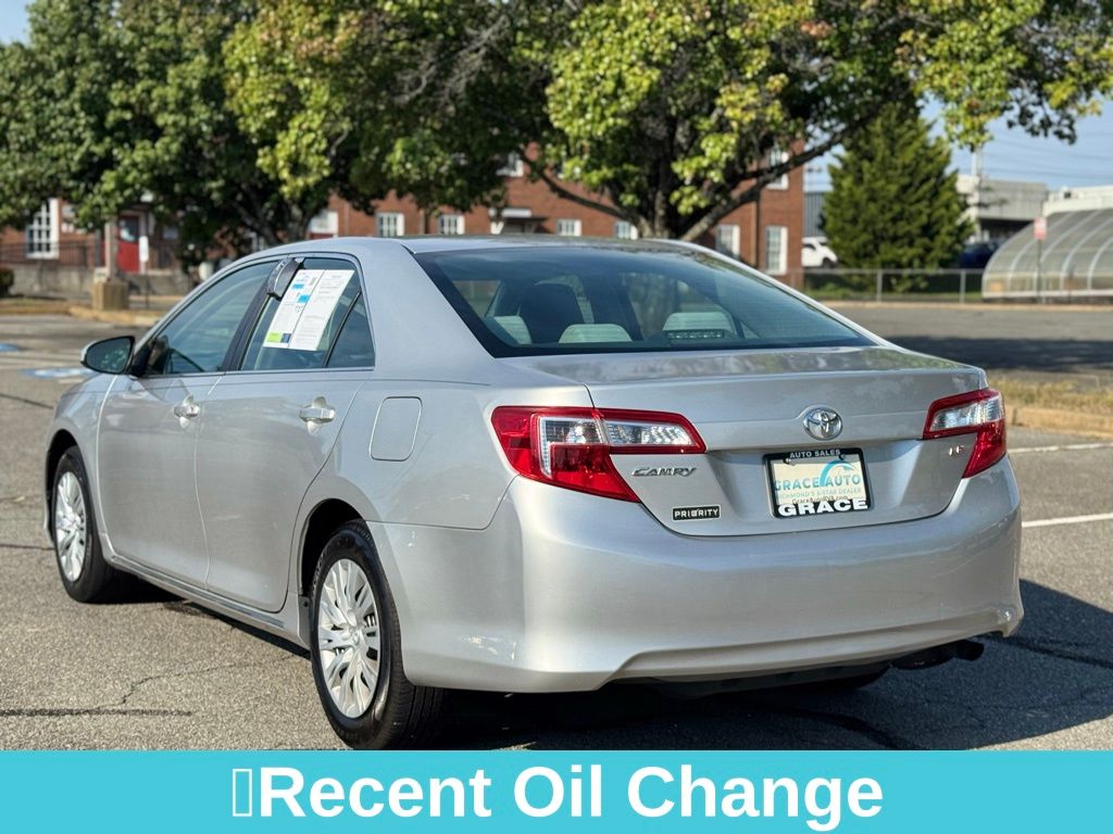 2012 Toyota Camry LE photo 3