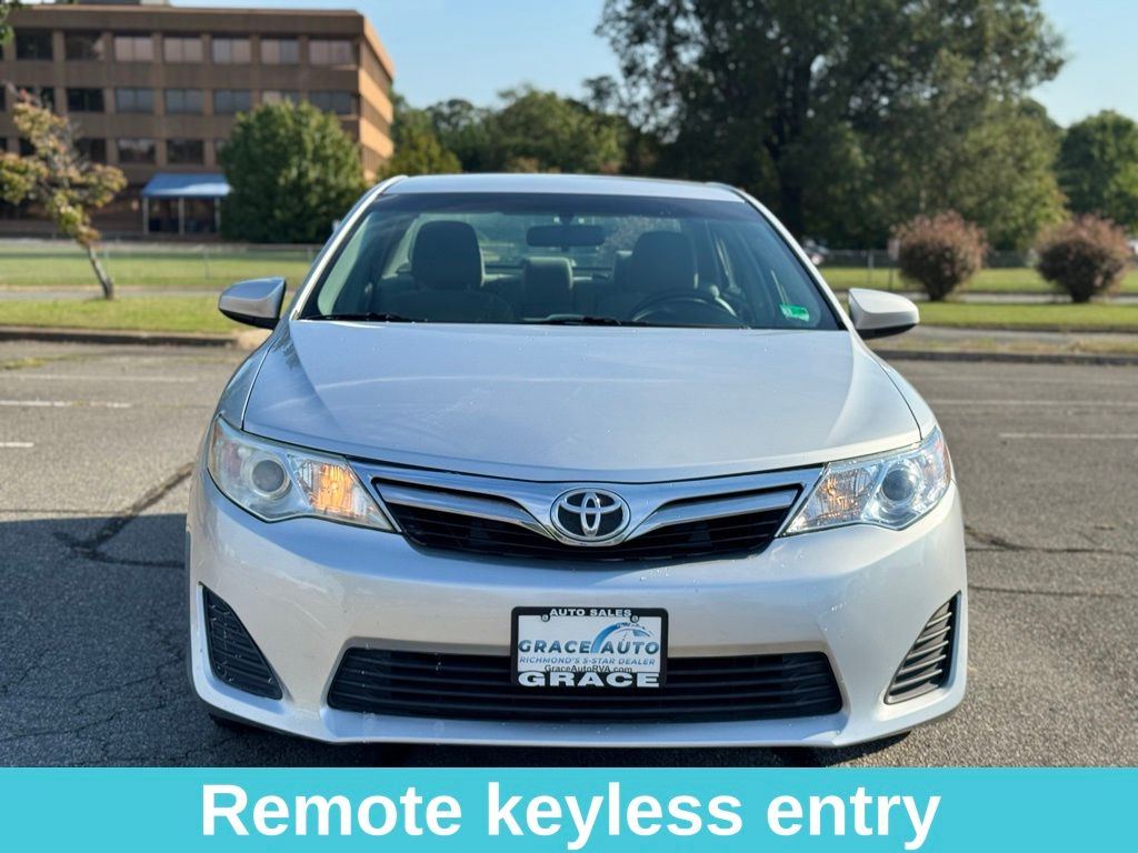 2012 Toyota Camry LE photo 9